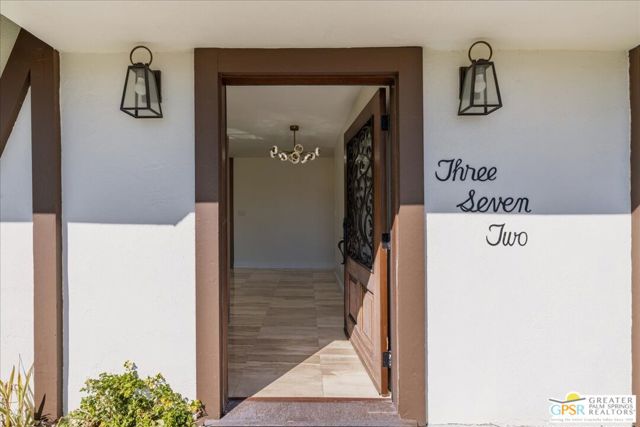 372 E Molino Road, Palm Springs CA: https://media.crmls.org/mediaz/98115fe9-b0b5-4167-bafc-8617e63cc933.jpg