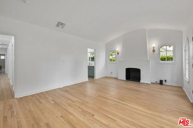951 N Martel Avenue, Los Angeles CA: https://media.crmls.org/mediaz/9811866d-5b9d-46a0-850d-eaefe5c703d3.jpg