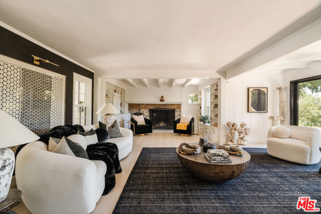 3100 Coldwater Canyon Avenue, Studio City CA: https://media.crmls.org/mediaz/98124565-9f25-4cd2-a627-ce7379fdab37.jpg