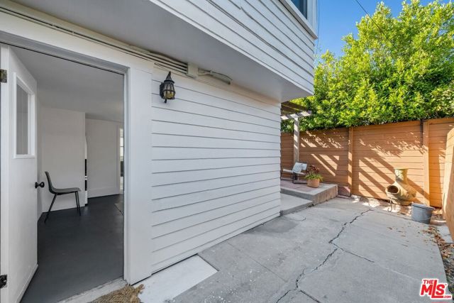 1631 Champlain Terrace, Los Angeles CA: https://media.crmls.org/mediaz/9812ba1c-24e7-4c03-be62-965a06ddd707.jpg