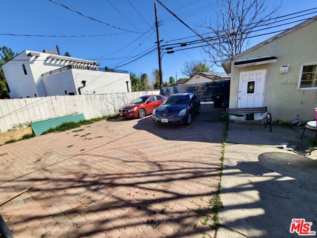 6036 Lindley Avenue photo 8