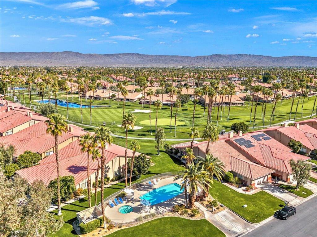 https://media.crmls.org/mediaz/9813e7b7-3e85-43b4-8ad6-db4d7e62a0d4.jpg?preset=X-Large
