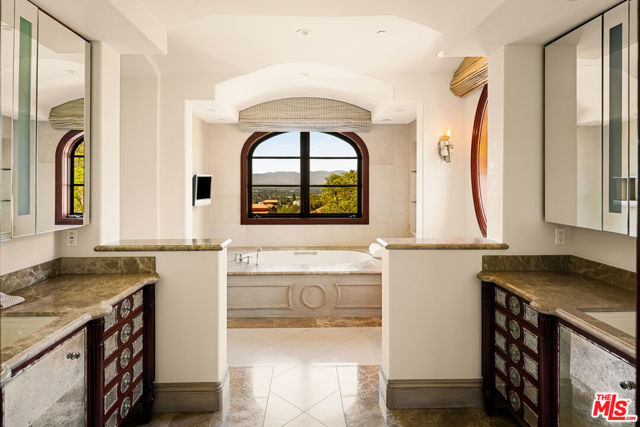 6 Bed Home for Sale in Beverly Hills, California