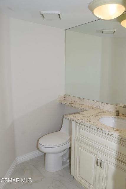 644 Warwick Avenue, Thousand Oaks CA: https://media.crmls.org/mediaz/98143020-f9fb-4fd5-95eb-ebefc72bdc6e.jpg