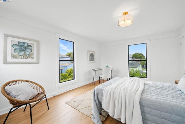 1572 Lincoln Ave, Alameda CA: https://media.crmls.org/mediaz/98143472-25a6-4c6a-ae32-254823272cd0.jpg
