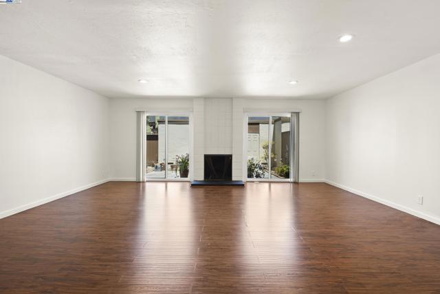 3112 La Campania, Alameda CA: https://media.crmls.org/mediaz/9814a126-8be4-414c-9af5-fdb034529b51.jpg