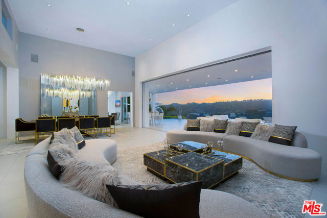 2791 Ellison Drive, Beverly Hills CA: https://media.crmls.org/mediaz/9814d81e-99ad-4944-bf1a-934795aeb2df.jpg