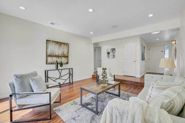 34863 Warwick Court, Fremont CA: https://media.crmls.org/mediaz/9814dafc-21f3-4360-9686-3283d5bc153f.jpg