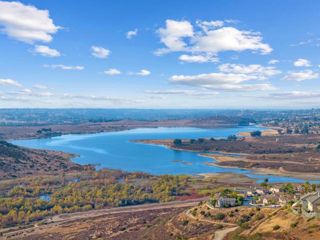 2168 Pointe Parkway, Spring Valley CA: https://media.crmls.org/mediaz/98151cc9-3fb2-4d11-87a7-b9b42a0a59b5.jpg