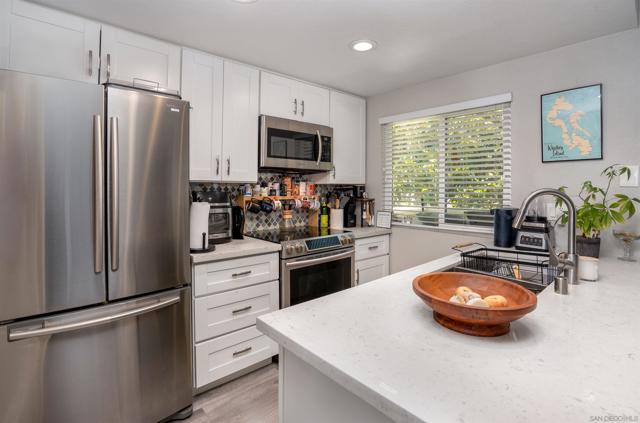 921 Amistad Ct D, El Cajon CA: https://media.crmls.org/mediaz/9815515f-6796-47ff-a97a-9bd38da21c1a.jpg