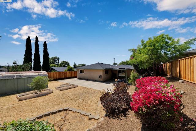 635 Janice Ave, Hayward CA: https://media.crmls.org/mediaz/98157b51-8a22-4288-9354-053e6c5e732f.jpg