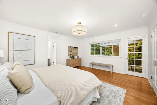 4929 Oakwood Avenue, La Canada Flintridge CA: https://media.crmls.org/mediaz/9815d245-aac4-4dad-a467-c6de1941b729.jpg