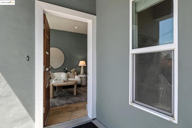 864 Arlington Ave, Oakland CA: https://media.crmls.org/mediaz/9815f4ee-400e-446e-b717-8a16f7ab63d7.jpg