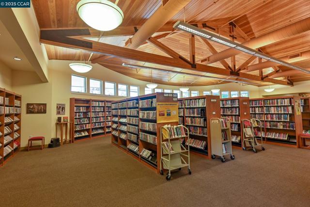 1935 Golden Rain Rd, Walnut Creek CA: https://media.crmls.org/mediaz/98162ed3-2718-4618-bf31-3014cff43bc6.jpg