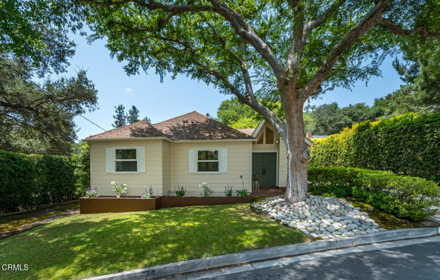 Detail Gallery Image 1 of 1 For 423 Devonshire Ln, Glendale,  CA 91206 - 3 Beds | 2 Baths