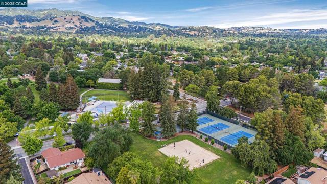 1952 Montclair Court, Walnut Creek CA: https://media.crmls.org/mediaz/9816c446-8036-4676-a365-dab37e3da242.jpg