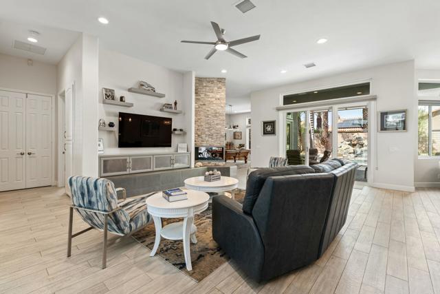 6 Taylor Avenue, Palm Desert CA: https://media.crmls.org/mediaz/9816c5a7-9f99-4e5b-a5fc-add951ef4138.jpg
