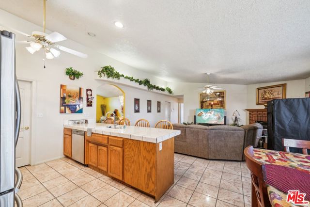 16185 Viho Road, Apple Valley CA: https://media.crmls.org/mediaz/9816c614-fe63-496e-bbc8-50fd94cc93b9.jpg