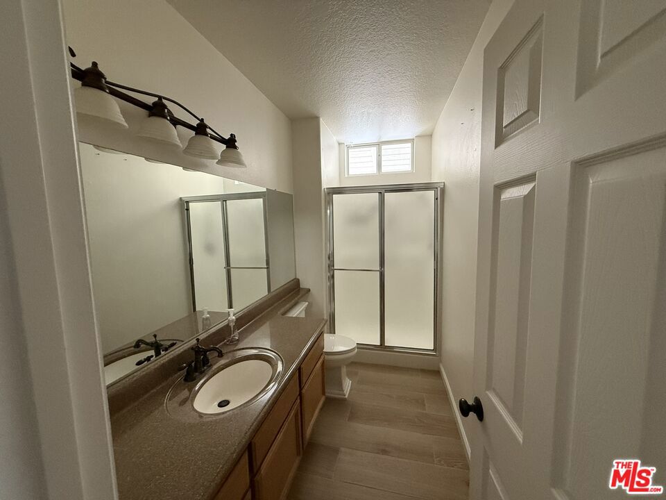 https://media.crmls.org/mediaz/9816f276-fbb1-4c4c-8093-037edf442a42.jpg?preset=X-Large