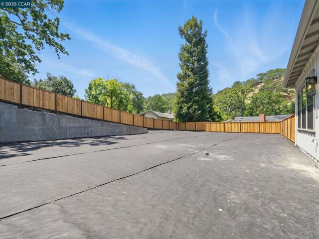 180 Castle Hill Ranch, Walnut Creek CA: https://media.crmls.org/mediaz/98171b71-352c-473b-ba9e-0278b1fd2083.jpg