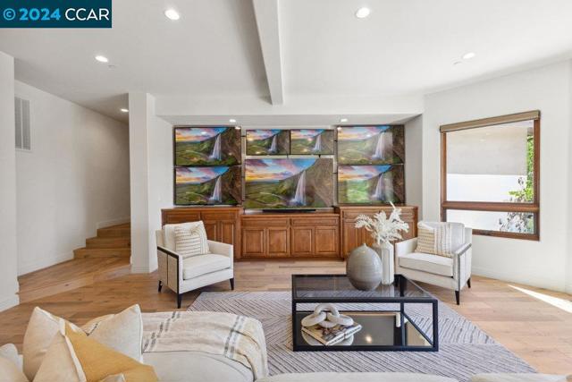 Image 44 of 60 For 1740 Toyon Rd