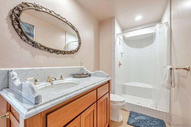 2210 Avenida De La Playa, La Jolla CA: https://media.crmls.org/mediaz/981763cd-657e-421c-8ba0-d2479676993c.jpg