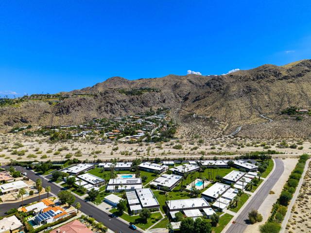 2515 E Jacaranda Road, Palm Springs CA: https://media.crmls.org/mediaz/98177fda-6ec6-4dd1-8093-598bd5c015ec.jpg