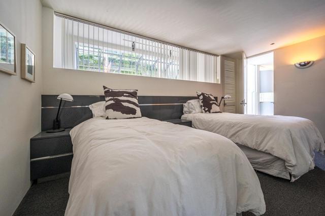 520 W ViA Lola, Palm Springs CA: https://media.crmls.org/mediaz/98178e8f-33da-42b9-b925-d8f53a02e503.jpg