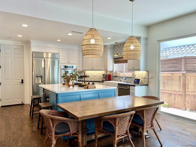 517 N Cedros, Solana Beach CA: https://media.crmls.org/mediaz/981807f9-adf6-48e8-b7fd-1ce9fba7d4b5.jpg