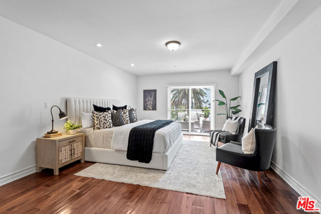 1920 Malcolm Avenue, Los Angeles CA: https://media.crmls.org/mediaz/98181e5f-0016-458d-8c44-cde19b0e7ef8.jpg