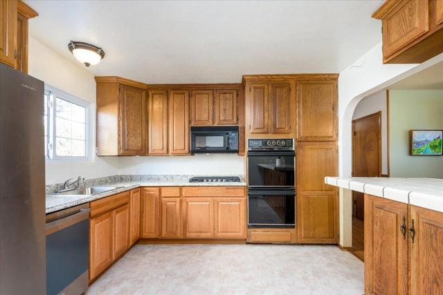 855 Sierra Street, Moss Beach CA: https://media.crmls.org/mediaz/981829f3-88da-4694-bcff-cf301b8d5dc8.jpg