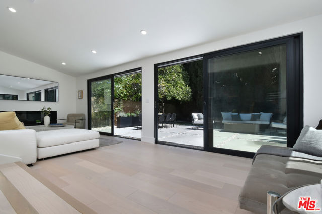 15431 Milbank Street, Encino CA: https://media.crmls.org/mediaz/98183187-9174-4040-a3bd-a03c04419646.jpg