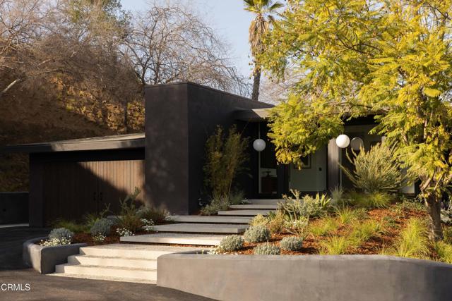945 Linda Vista Avenue, Pasadena CA: https://media.crmls.org/mediaz/9819d65d-5ba5-4080-ad86-066588616ab3.jpg