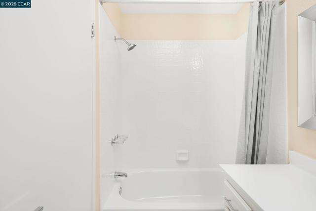 1354 Walden Rd, Walnut Creek CA: https://media.crmls.org/mediaz/981a28bd-78da-48ab-91d5-30a8c0fe3bd9.jpg