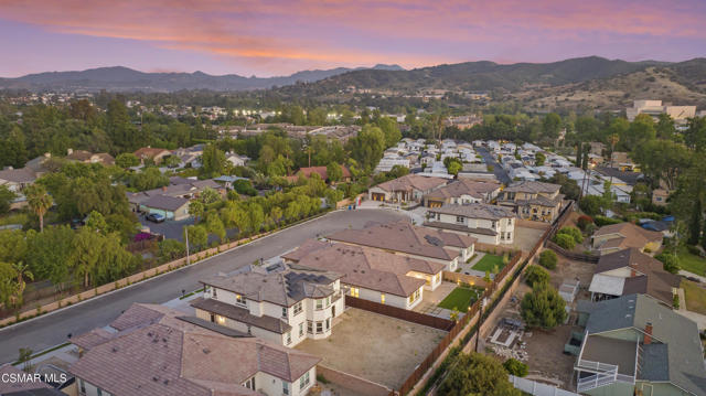 339 Toyon Court, Thousand Oaks CA: https://media.crmls.org/mediaz/981a67d1-618c-4b1e-a9d0-0a8abfc62ce9.jpg