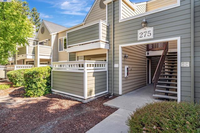 275 Reflections Dr, San Ramon CA: https://media.crmls.org/mediaz/981aaa6d-2175-476a-80eb-01d5a5b0b961.jpg