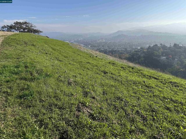 43 Cuesta way, Walnut Creek CA: https://media.crmls.org/mediaz/981b22ff-2514-4488-875f-47d2265f9733.jpg