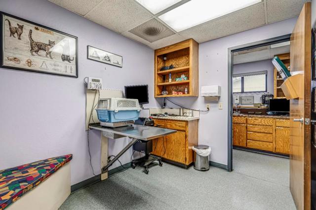 10012 N Foothill Boulevard, Cupertino CA: https://media.crmls.org/mediaz/981b91a9-e5aa-449b-a92f-b691e63a8053.jpg