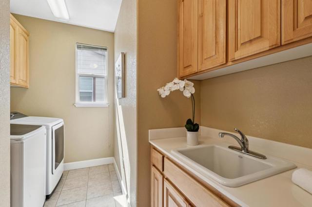 58 Pointe View Place, South San Francisco CA: https://media.crmls.org/mediaz/981be43b-3442-4d98-b0f3-374a9e800818.jpg