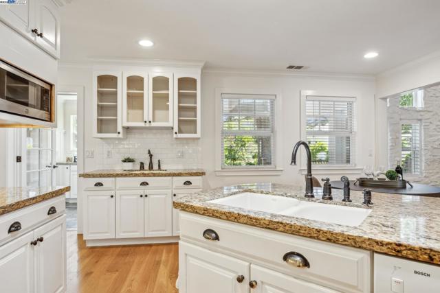 628 Saint Mary St, Pleasanton CA: https://media.crmls.org/mediaz/981bff7e-d0cb-4d7a-9568-9a01f42eab90.jpg