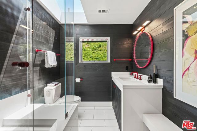 7712 Chandelle Place, Los Angeles CA: https://media.crmls.org/mediaz/981c5595-0771-4a76-a68e-59a03e72419b.jpg