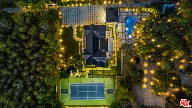 18762 Wells Drive, Tarzana CA: https://media.crmls.org/mediaz/981c682c-f808-4bfb-9ddf-2e58db43da85.jpg