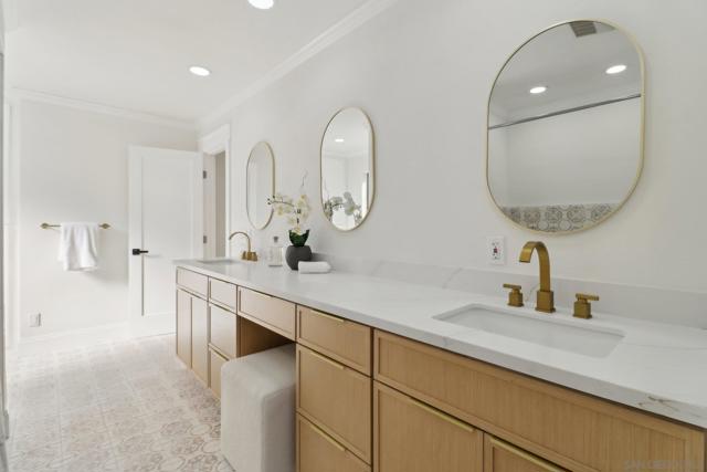 4367 Summit Dr, La Mesa CA: https://media.crmls.org/mediaz/981c872d-19ec-4384-8ae0-0512b1cf91c0.jpg