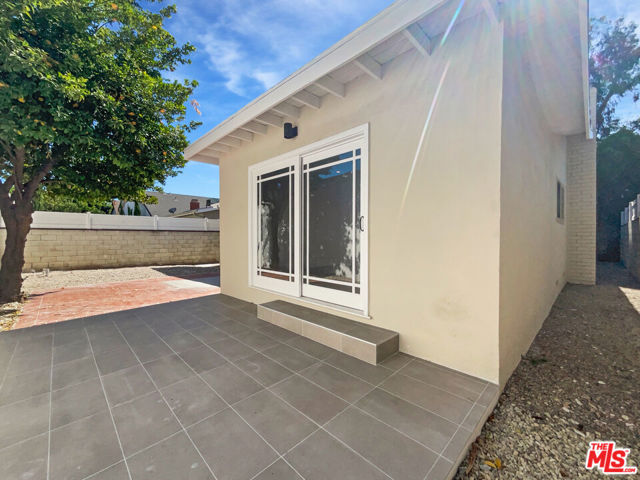 5736 Vantage Avenue, Valley Village CA: https://media.crmls.org/mediaz/981cdd44-6a0b-4055-94c0-c0884ba724ec.jpg