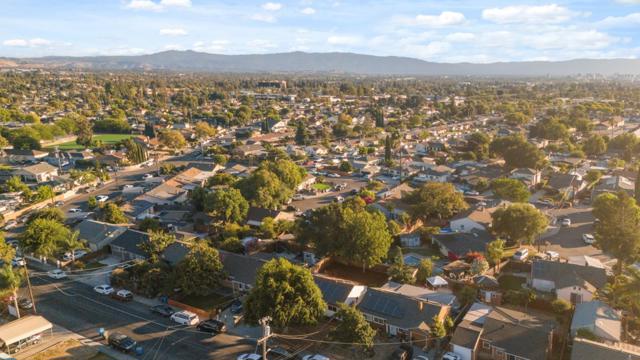 217 N Cragmont Avenue, San Jose CA: https://media.crmls.org/mediaz/981ce648-6e20-47f8-9fd8-2b49cb444bfb.jpg