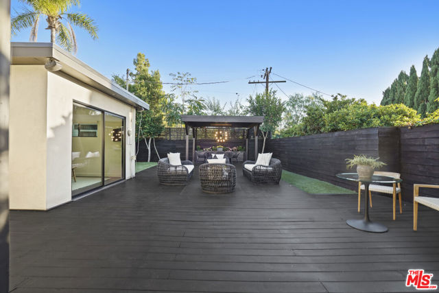 3838 Buena Park Drive, Studio City CA: https://media.crmls.org/mediaz/981e2a01-1c72-49c5-942c-0ef8e5874770.jpg