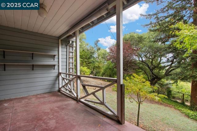 36 Vallecito Lane, Orinda CA: https://media.crmls.org/mediaz/981ea192-161c-466e-890e-2f443fcf7b70.jpg
