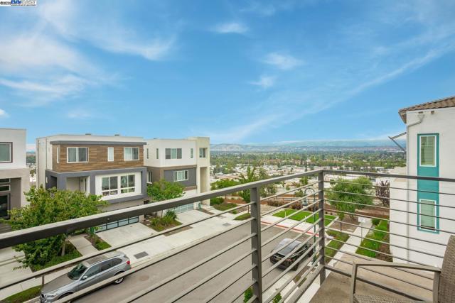 3077 Valley Of Hearts Del Pl, San Jose CA: https://media.crmls.org/mediaz/98203124-ca2b-4692-84e0-00510843e0fa.jpg