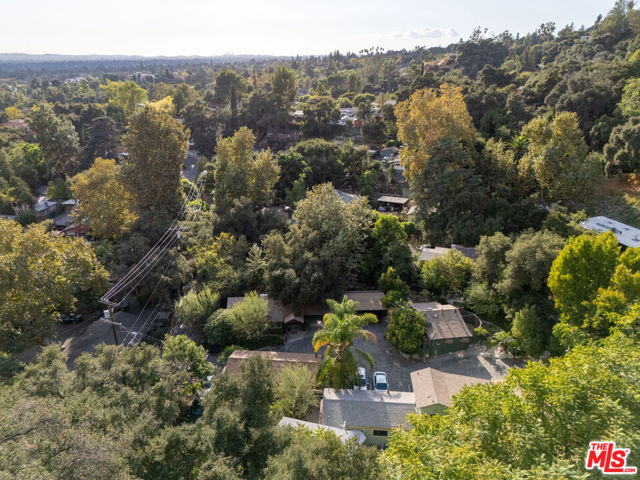 483 Sturtevant Drive, Sierra Madre CA: https://media.crmls.org/mediaz/98207c03-039e-4fee-b10b-e3b15ae2651b.jpg