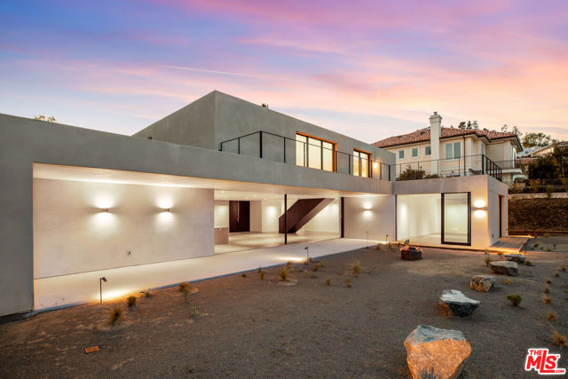 1448 STRADELLA Road, Los Angeles CA: https://media.crmls.org/mediaz/9820f05e-5b2c-4247-889e-3a24c549d595.jpg